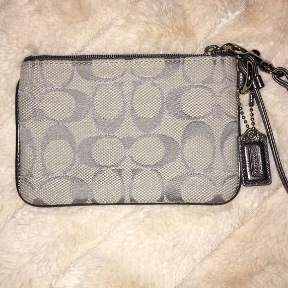 COACH WRISTLET! - Picture 2 of 7
